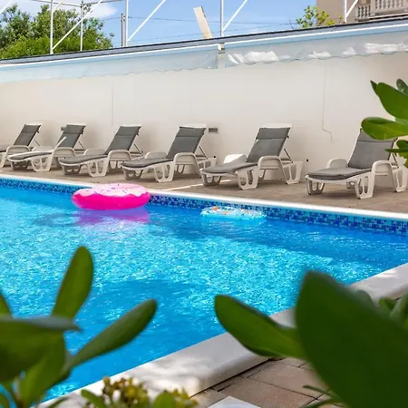 Mirela Petrcane