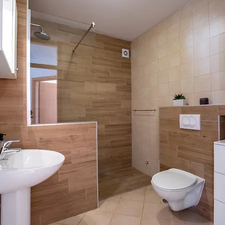 Mirela Apartment *