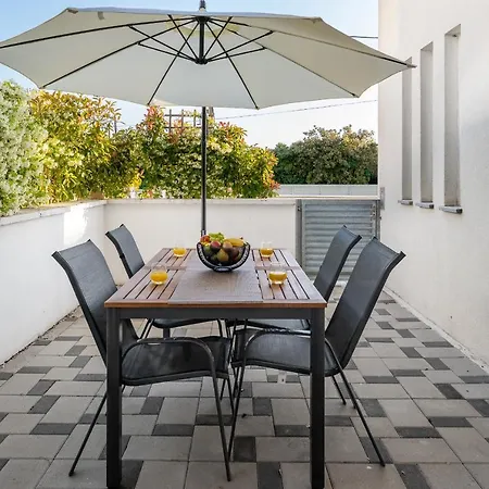Apartamento Mirela Petrcane
