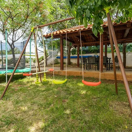 Apartamento Mirela Petrcane