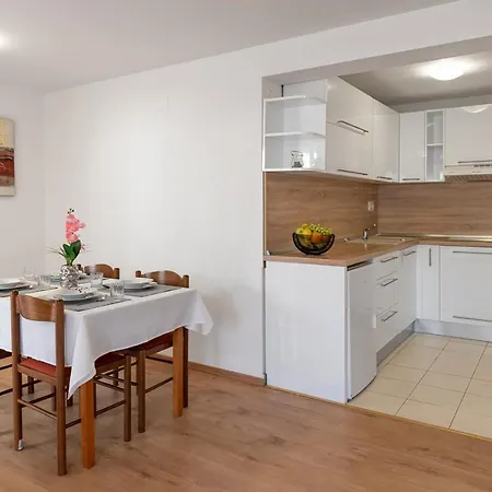 Mirela Apartment
