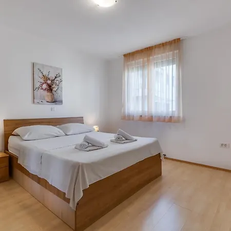 Mirela Apartmán Petrcane