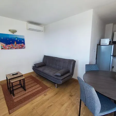Mirela Apartamento *