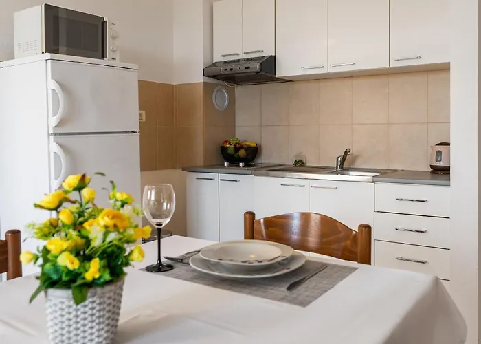 Apartment Mirela *