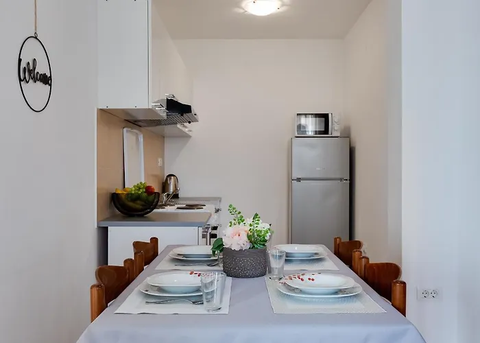 Apartment Mirela Petrcane