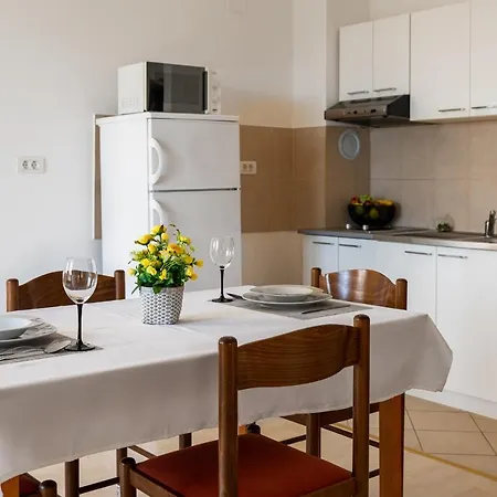 Mirela פטרצ'אנה