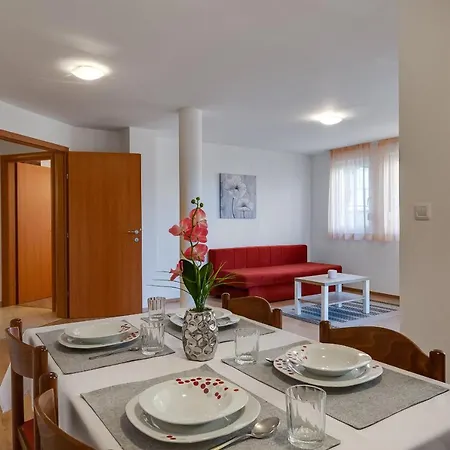 Mirela Apartment *