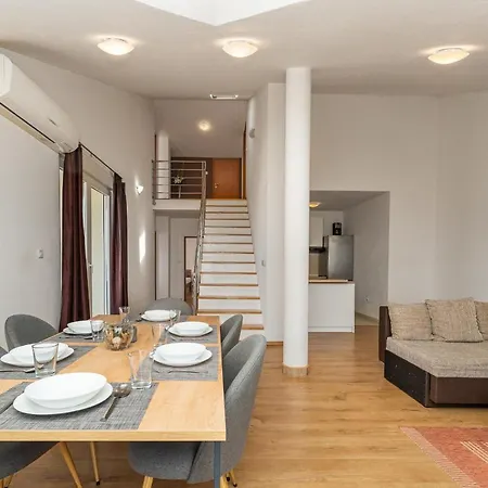 Mirela Apartment Petrcane