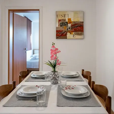 Apartment Mirela Petrcane