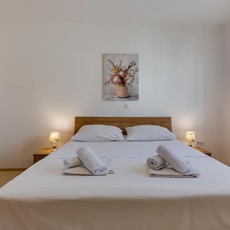 Apartment Mirela *