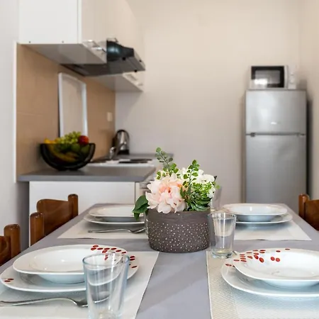 Mirela Apartment *