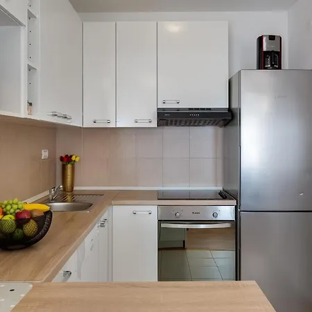 Mirela Apartment *