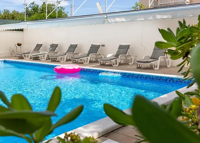 Mirela Петрчане