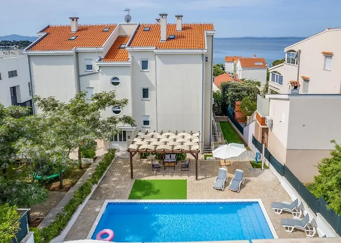 Mirela * Петрчане